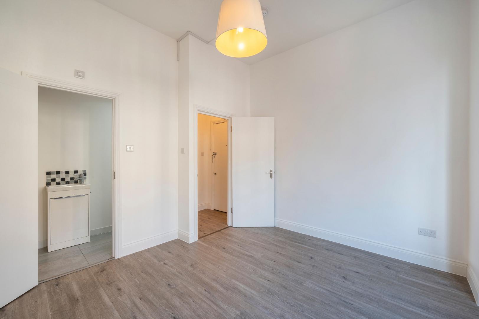 Modern and Central Apartment Roderick Road, Belsize Park